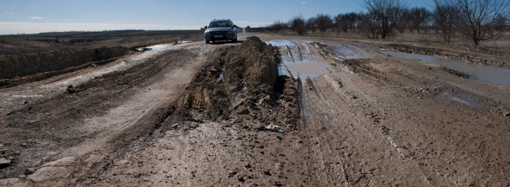На ремонт дорог в Украине уйдет не меньше века