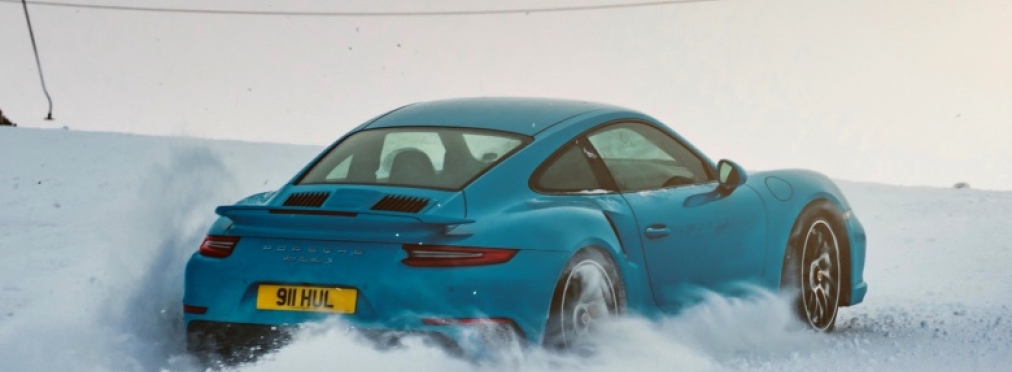 Подъем Porsche на вершину горнолыжного склона показали на видео