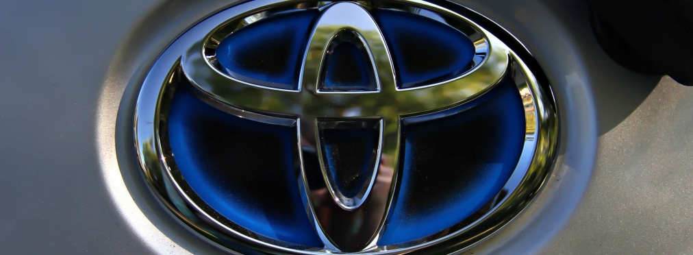 В сети опубликованы фотоснимки новой Toyota Corolla