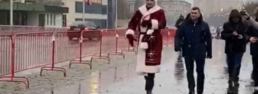 Виталий Кличко открыл Шулявский мост в костюме Деда Мороза