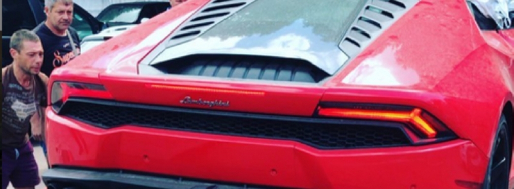 Василий Ломаченко купил «битый» Lamborghini