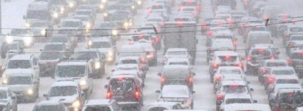 Снежный коллапс в столице: Киев остановился в пробках 