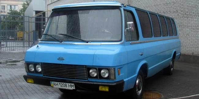 В Украине показали редчайший автобус ЗИЛ-118 Юность