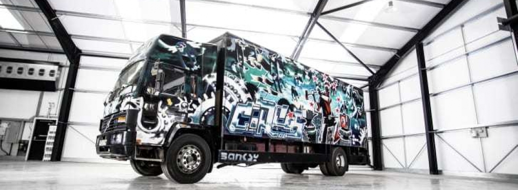 Разрисованный граффити грузовик Volvo оценили в $2 млн