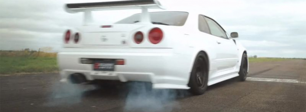 Дрэг: 900-сильная Toyota Supra против 800-сильного Nissan Skyline GT-R R34 (видео)