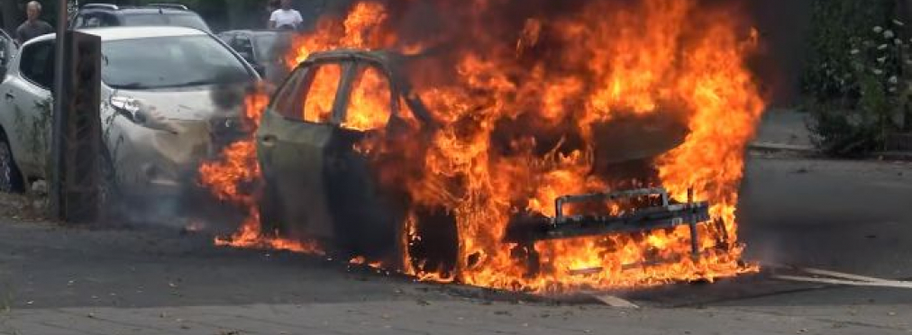 Вспыхнул как факел: электрокар Volkswagen ID.3 сгорел дотла после зарядки