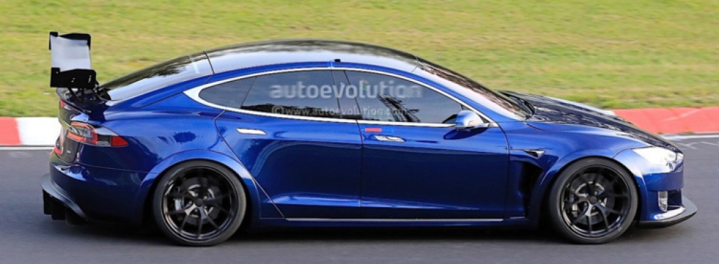 Необычная версия Tesla Model S замечена на Нюрбургринге