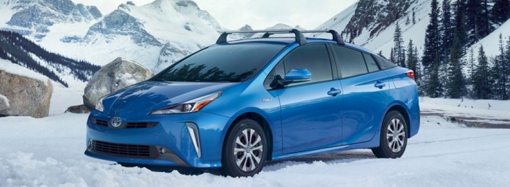 Toyota решила прокачать Prius полным приводом