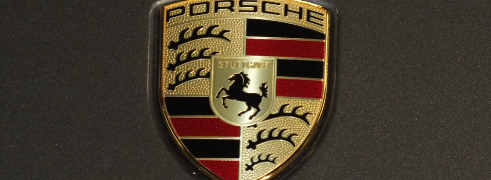 В Китае клон Porsche Macan врезался в настоящий Porsche