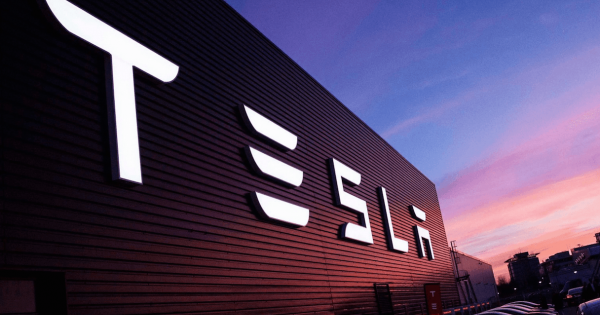 Трамп заявил, что Tesla построит «очень большой завод в США»