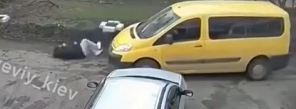 Автоподстава с пешеходом в Киеве попала на видео