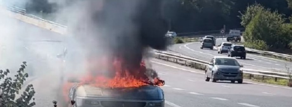 Коллекционный суперкар Ferrari сгорел дотла во время демонстрации потенциальному покупателю