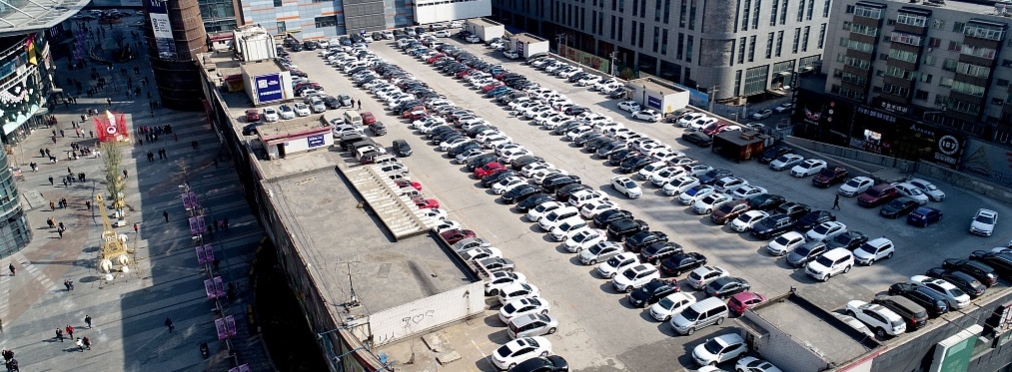 В Украине разрешили обустраивать парковки на крышах