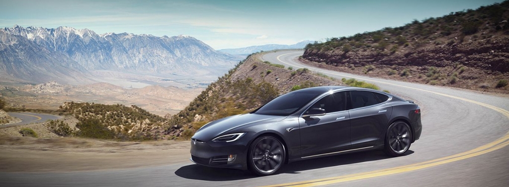 Tesla Model S получила фальшивый двигатель V8