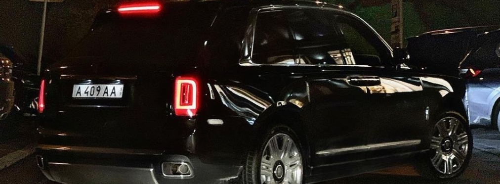 В Украине заметили роскошный Rolls-Royce Cullinan с замаскированными номерами