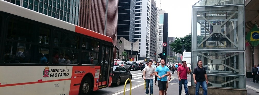 В Бразилии заметили самого нежного водителя автобуса