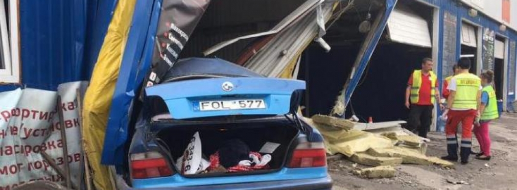 BMW с иностранной регистрацией «убил» автомойщика