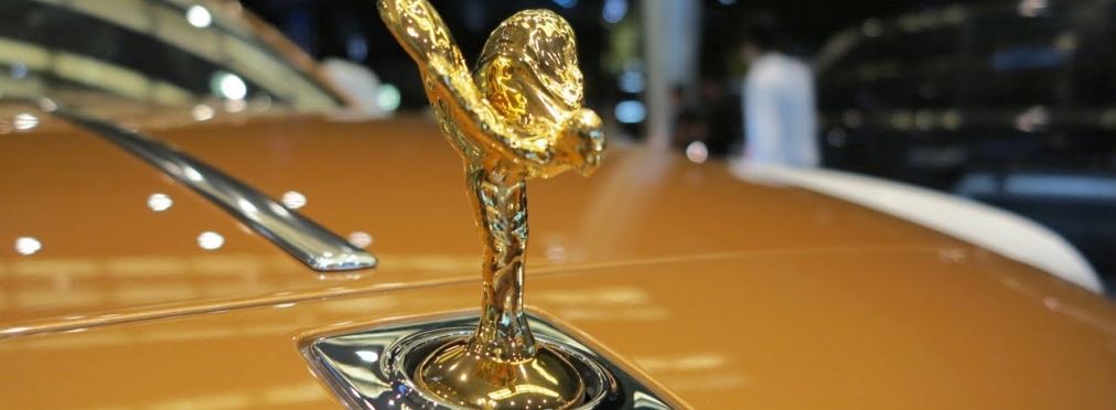 Гостей самого роскошного отеля будут встречать золотые Rolls-Royce