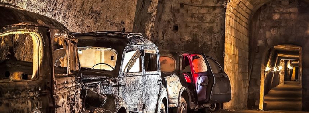 Десятки автомобилей на 80 лет забыли в туннеле времен Второй мировой