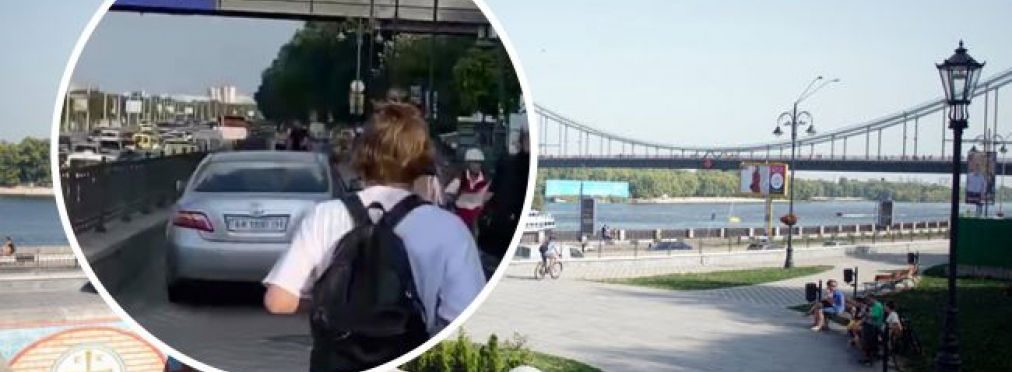 В центре Киева чиновники ездят на работу по тротуару (видео)