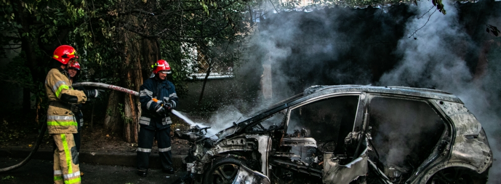 В Украине электромобиль сгорел сразу после зарядки