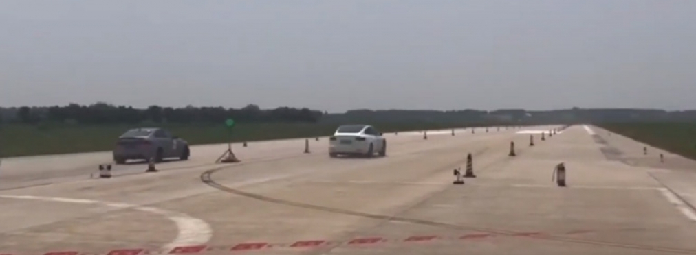 Tesla Model 3 Performance сразилась в дрэге с двумя суперкарами