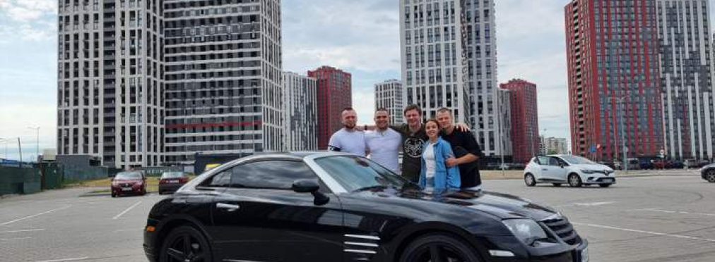 Дмитрий Комаров продал старенький Chrysler за миллион гривен