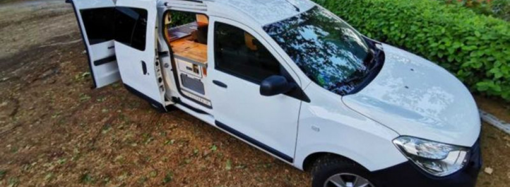 Dacia Dokker превратили в экстремально дешевый дом на колесах (видео)