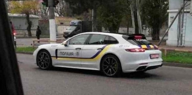 В Украине замечен полицейский автомобиль Porsche