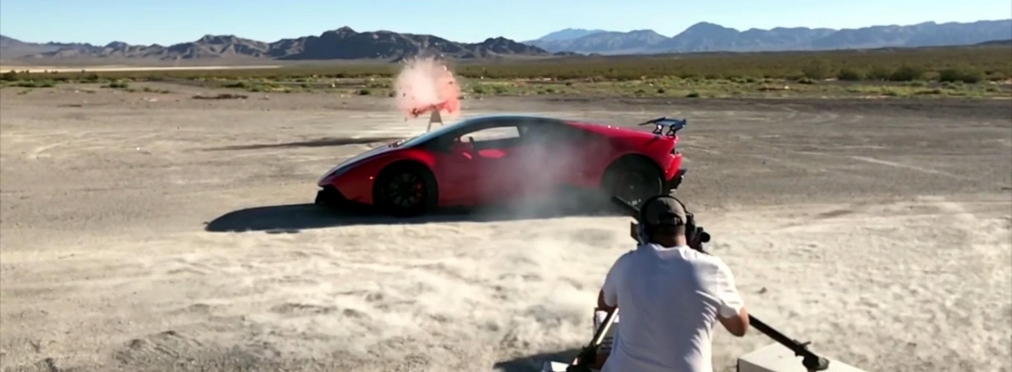 Двадцатимиллиметровый снаряд пролетел сквозь Lamborghini