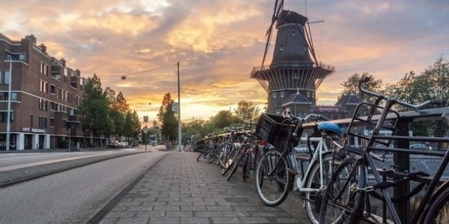 Жителям Амстердама предложили отказаться от автомобилей