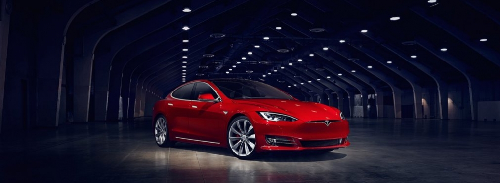 Илон Маск подарил Лукашенко Tesla Model S