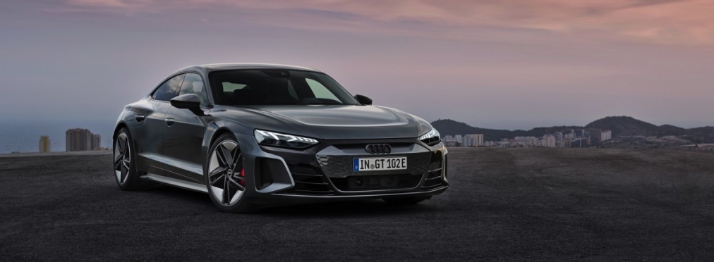 Audi официально представила электроседан e-tron GT