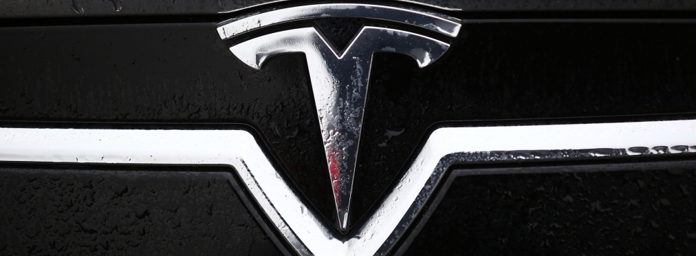 В США сгорел электрокар Tesla с водителем и пассажиркой