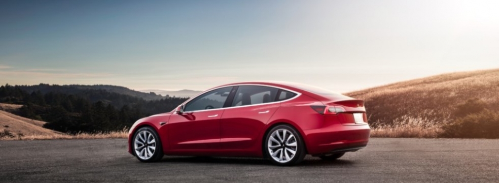 Тормоза Tesla Model 3 «сдаются» после нескольких кругов езды по гоночной трассе