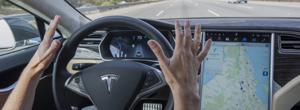 Автопилот Tesla спас от столкновения