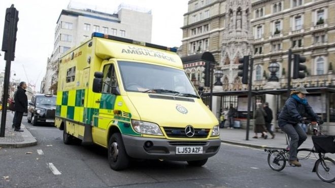 В Британии появились машины скорой помощи для толстых пациентов