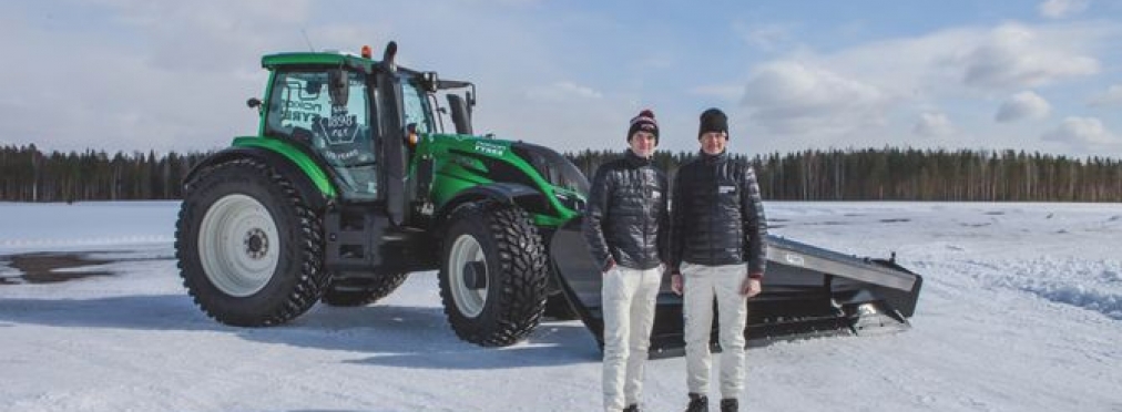 Беспилотный трактор убрал снег на скорости свыше 70 километров в час