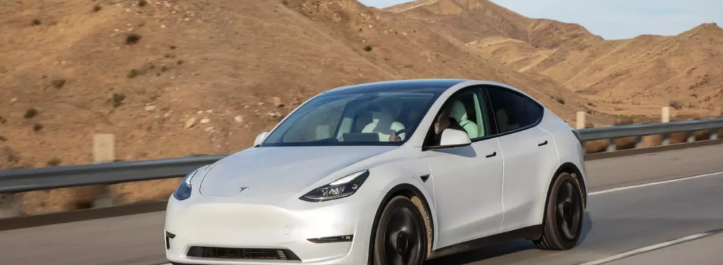 Владелец Tesla вшил себе в руку ключ от своего автомобиля 