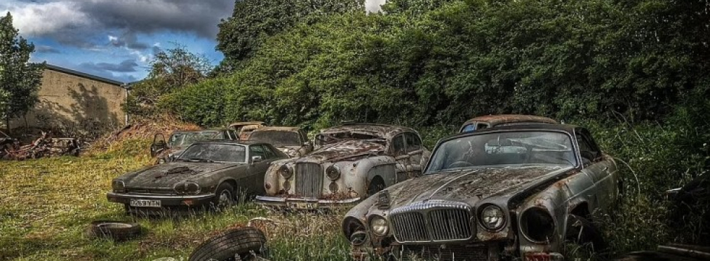 В Великобритании обнаружили заброшенную коллекцию ретро-автомобилей (фото)