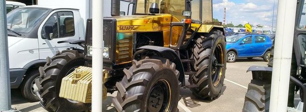 В Украине замечен позолоченный трактор Беларус