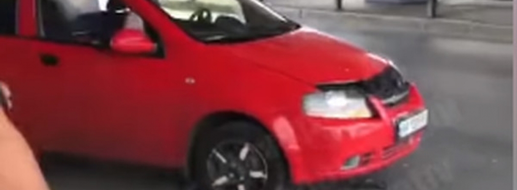 Ученица автошколы протаранила Bentley в Киеве