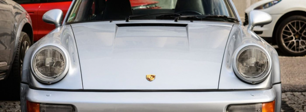 В Европе заметили коллекционный Porsche на украинской регистрации
