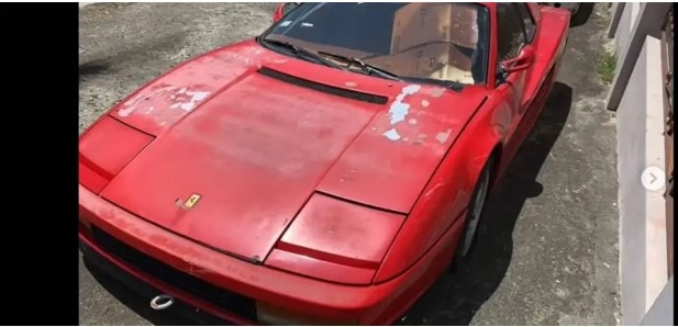 Уникальный Ferrari 17 лет простоял брошенным у дороги