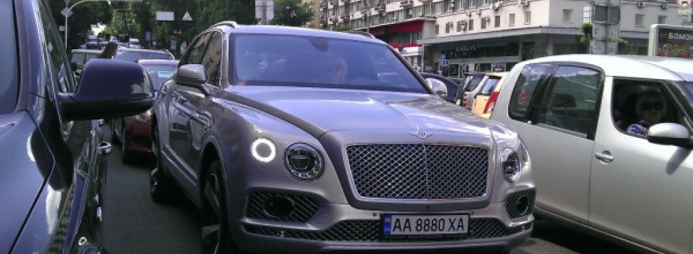 Киев заполонили Bentley Bentayga
