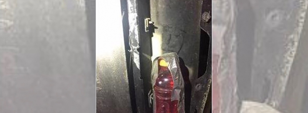 Водитель фургона заменил разбитый фонарь бутылкой с энергетиком