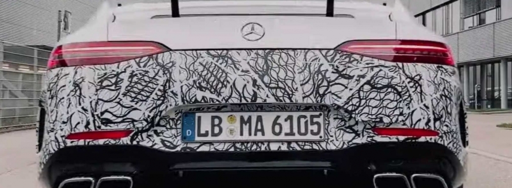 Новый супергибрид Mercedes-AMG показали в новогоднем ролике
