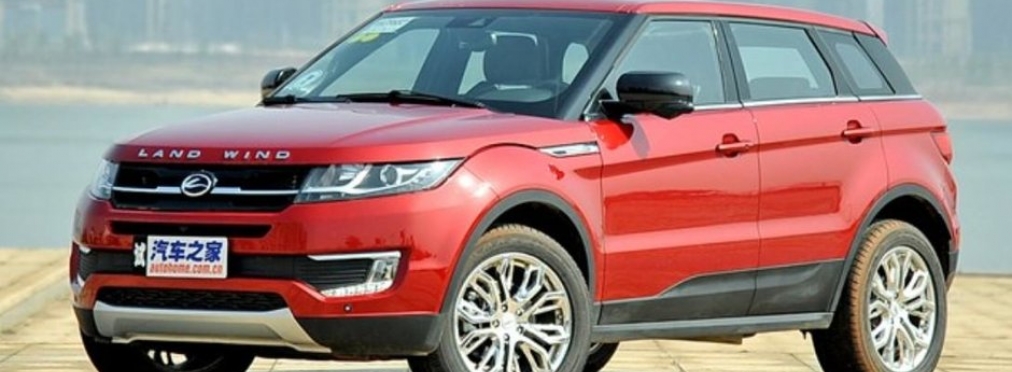 «Нарочно не придумаешь»: на улице «пересеклись» Range Rover и его копия