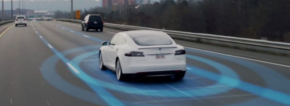 Как Tesla ведет себя в аварийной ситуации (видео)