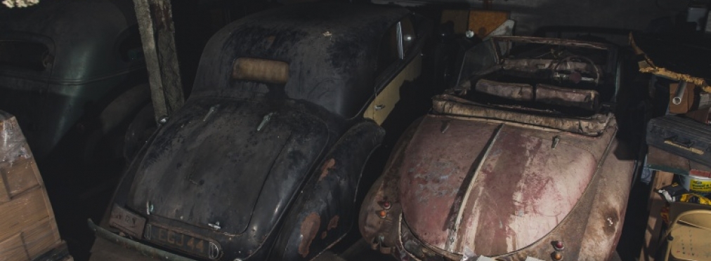 Три раритетных автомобиля 40 лет ржавели в заброшенном паркинге